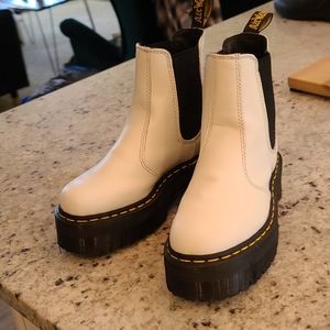 DR. MARTENS 2976 Quad Platform Womens Chelsea Boot